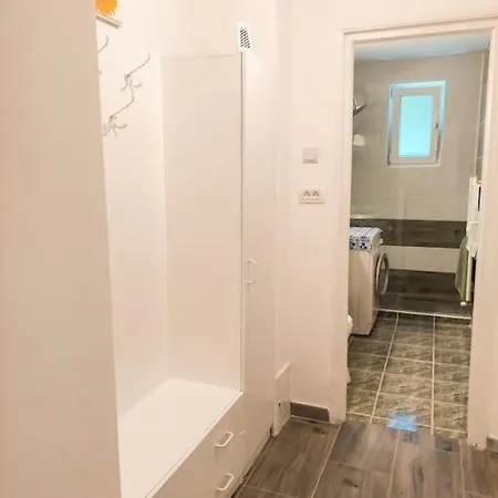 Sunflower Apartment *