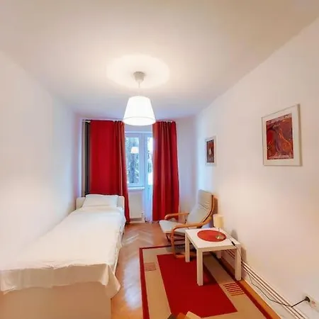 Sunflower Apartment *